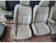 Комплект сидений, перед и зад бежевая кожа на Nissan Rogue